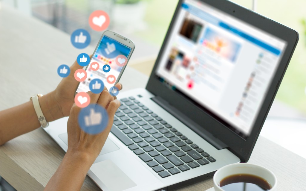 What does social commerce mean