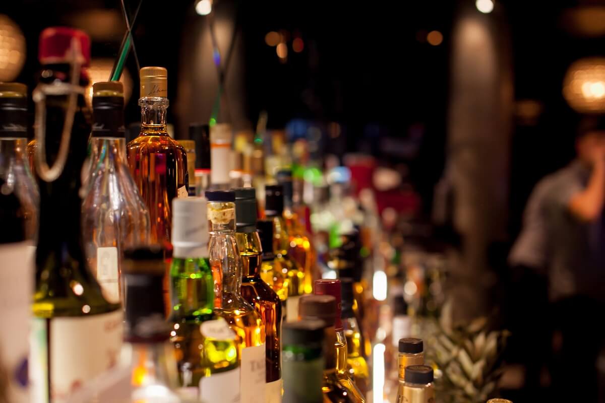 How much does it cost to open a bar
