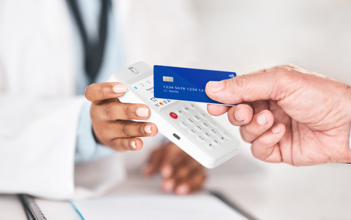 Плащане с карта на зъболекар на терминал на myPOS