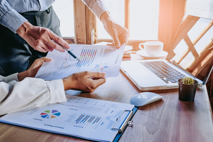Brick and Mortar vs Ecommerce: Pros, Cons, and Profits
